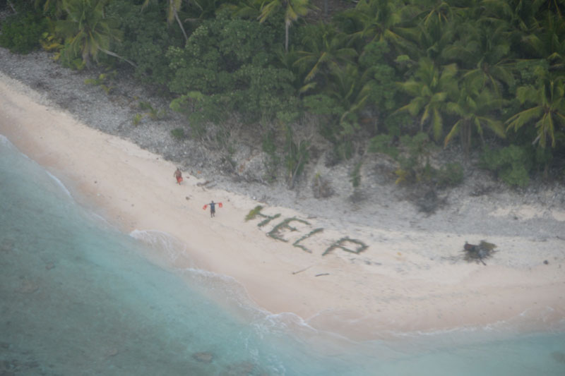 Aircraft Spots HELP Sign on Beach, Rescues 3 Men Stranded on Remote Island (4)