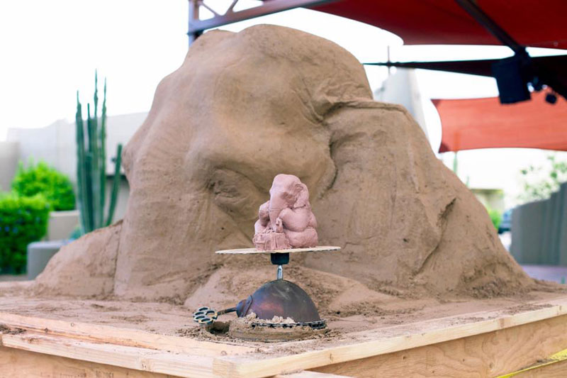 elephant playing chess with mouse sand sculpture by ray villfane and sue beatrice (4)