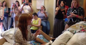 florence the machine give private concert to teen in hospice that missed their show Florence + The Machine Give Private Concert to Teen in Hospice That Missed Their Show