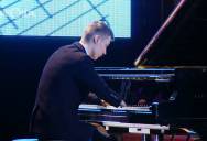 This Musician Was Born Without Fingers and Plays the Piano Beautifully