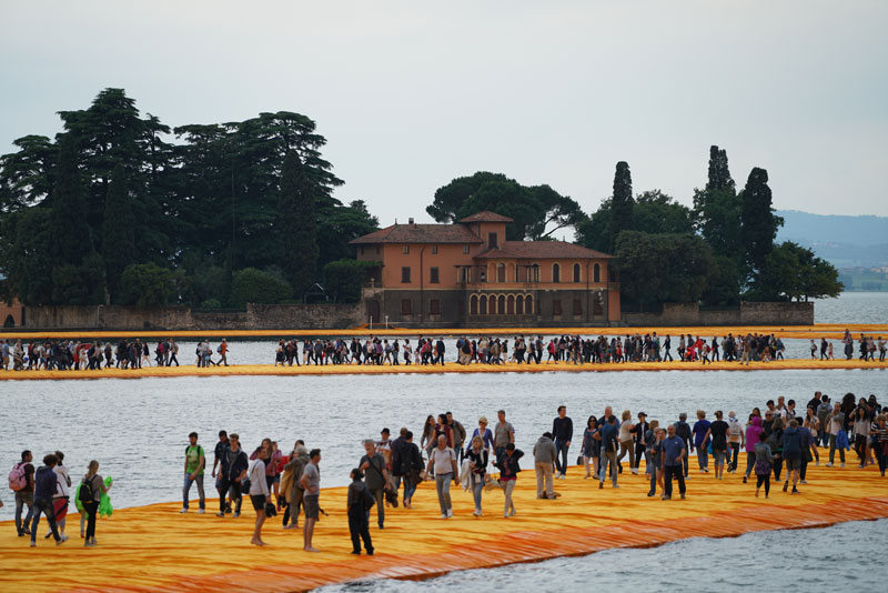 CHRISTO AND JEANNE-CLAUDE FLOATING PIERS LAKE ISEO ITALY (10)