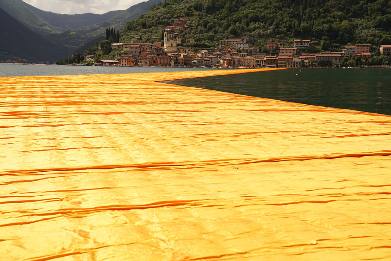 CHRISTO AND JEANNE-CLAUDE FLOATING PIERS LAKE ISEO ITALY (15)