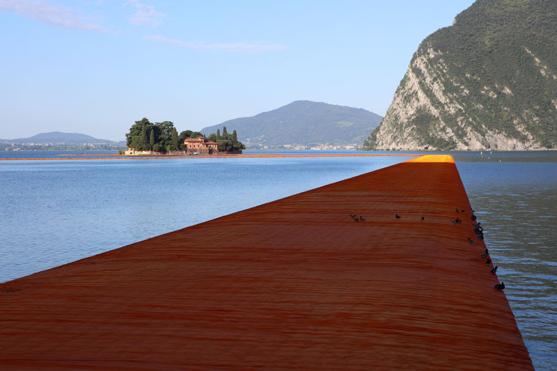 CHRISTO AND JEANNE-CLAUDE FLOATING PIERS LAKE ISEO ITALY (2)