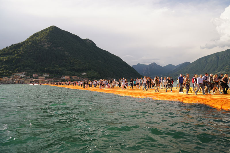 CHRISTO AND JEANNE-CLAUDE FLOATING PIERS LAKE ISEO ITALY (23)
