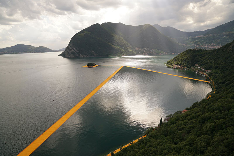 CHRISTO AND JEANNE-CLAUDE FLOATING PIERS LAKE ISEO ITALY (3)