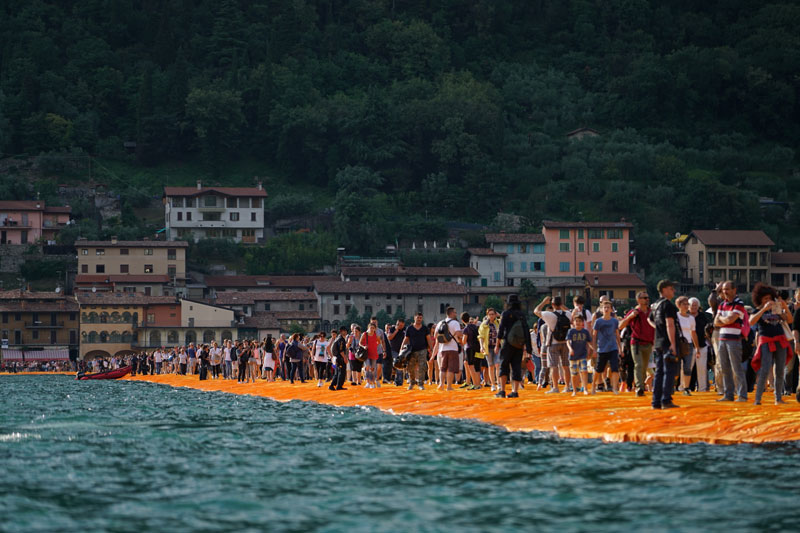 CHRISTO AND JEANNE-CLAUDE FLOATING PIERS LAKE ISEO ITALY (8)