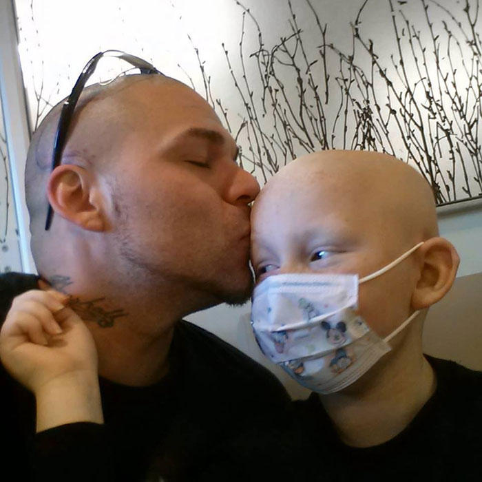 Dad Gets Matching Tattoo of Son's Cancer Scar For Solidarity (3)