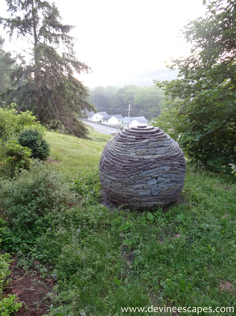 dry-stone-garden-spheres-by-devin-devine-(11)