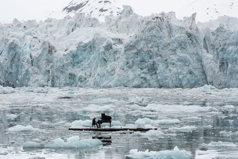 Musician Plays Piano in the Middle of the Arctic as Calving Glaciers Crash Behind Him (3)