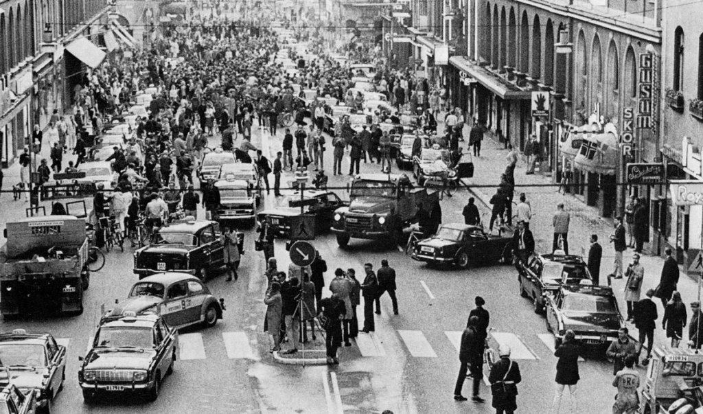 Picture of the Day: The Day Sweden Switched to the Other Side of the Road