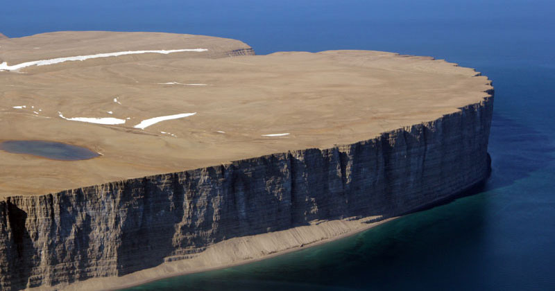 This Arctic Island Sanctuary is Ringed by Cliffs and Home to 400,000 Breeding Birds