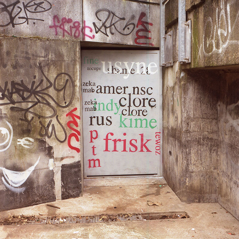 Street Artist Mathieu Tremblin Makes Graffiti Legible By Rewriting Them in Plain Text (3)