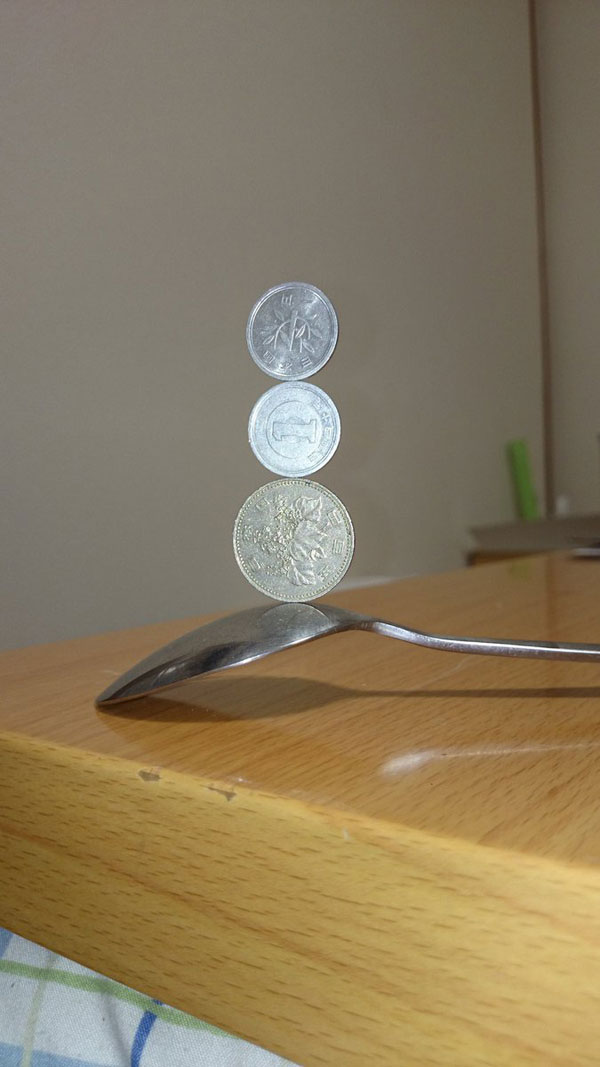amazing coin stacking by thumb tani on twitter 12 Next Level Coin Stacking by @Thumb Tani