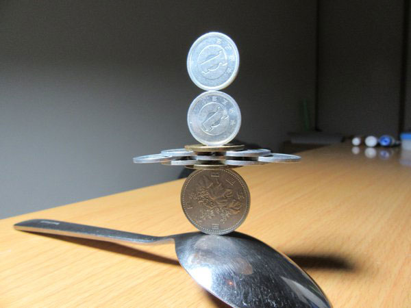 amazing coin stacking by thumb tani on twitter 8 Next Level Coin Stacking by @Thumb Tani