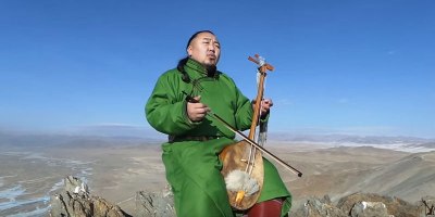This Demonstration of Mongolian Throat Singing is Amazing