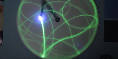 This Light Painting, Double Pendulum Elegantly Demonstrates Chaotic Movement