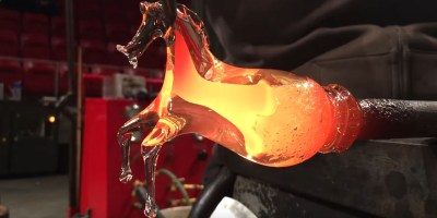Amazing HD Close Up of a Glassblower Making a Horse