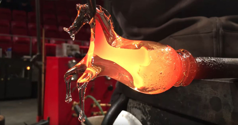 Amazing HD Close Up of a Glassblower Making a Horse
