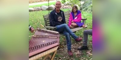 Tears for Fears Does Live Duet With Guy Whose Dulcimer Version of their Song Went Viral