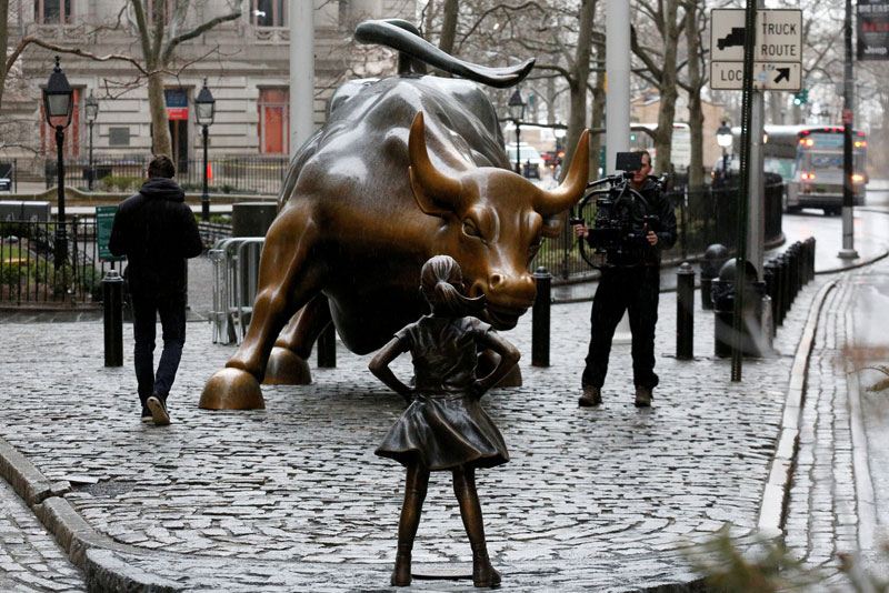 bronze staue of girl looking at bull wall street by kristen visbal This Statue Just Appeared on Wall Street
