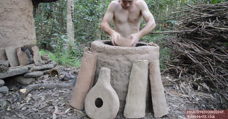 Guy Makes Clay Kiln and Pottery from a Termite Mound