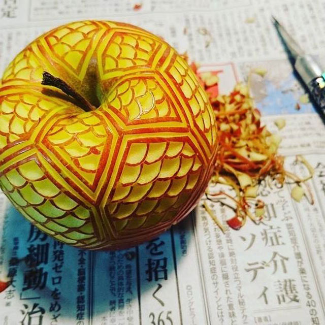 crazy patterns carved into fruits and vegetables by gaku 12 Guy Carves Crazy Patterns Into Fruits and Vegetables