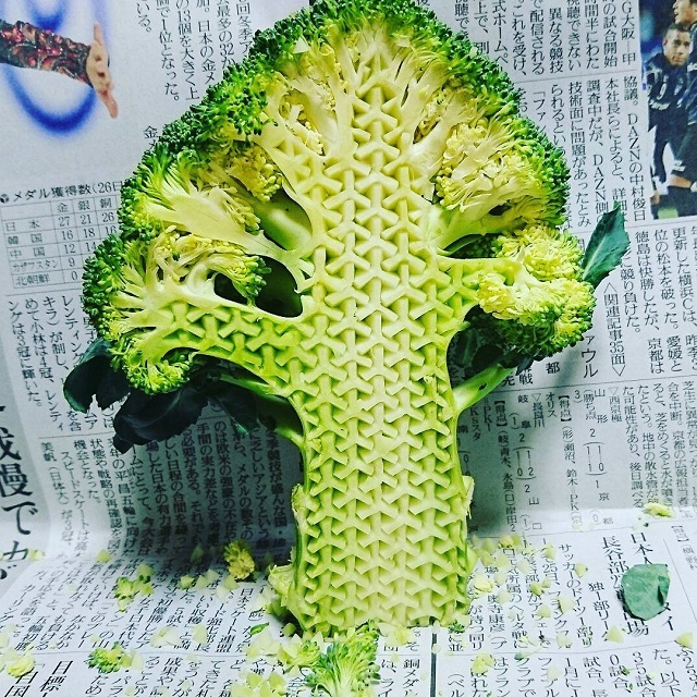 crazy patterns carved into fruits and vegetables by gaku 8 Guy Carves Crazy Patterns Into Fruits and Vegetables