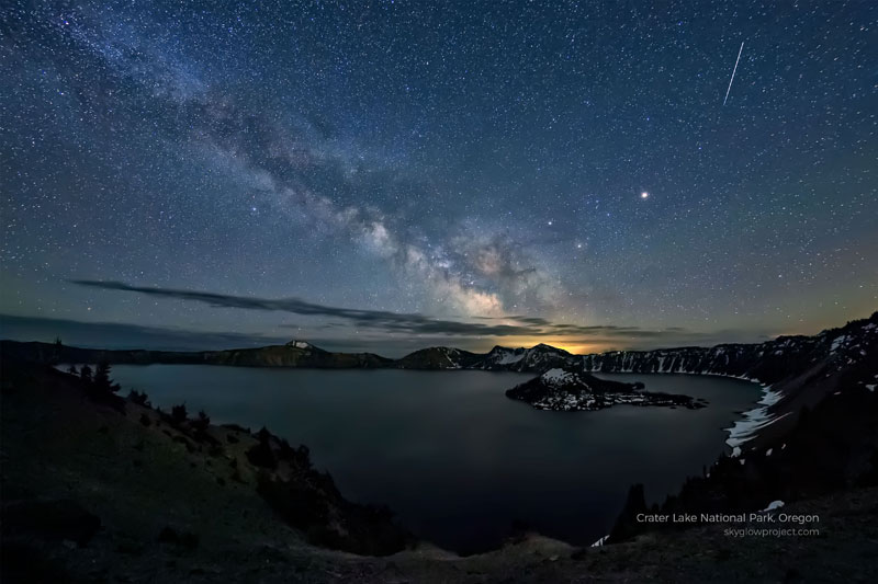 crater lake 1 skyglow desktop wallpapers In Search of Americas Darkest Skies (24 Photos)