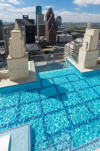 sky pool market square tower houston 3 sky pool market square tower houston (3)