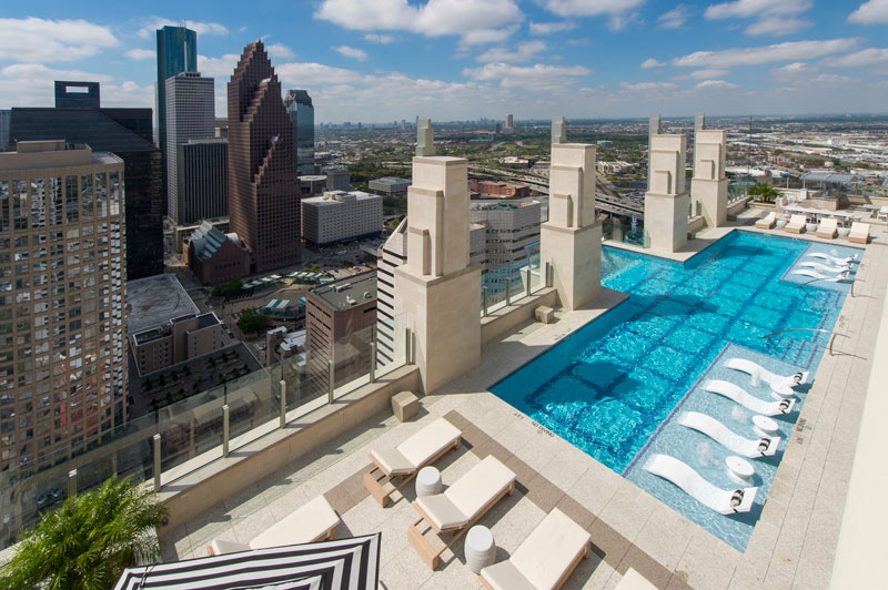sky pool market square tower houston 4 This Glass Bottomed Pool Lets You Admire the Ground 500 ft Below