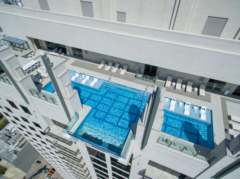 sky pool market square tower houston 5 This Glass Bottomed Pool Lets You Admire the Ground 500 ft Below