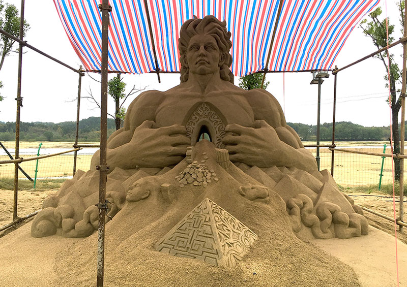 sand sculptures by toshihiko hosaka 13 Toshihiko Hosaka Creates Incredible Things Out of Sand