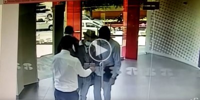 Bank Employee Foils Robbers by Casually Locking the Front Door
