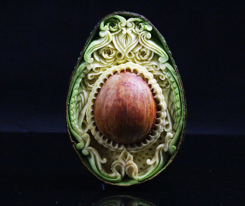 food carving by daniele barresi 1 Daniele Barresi Can Carve Anything (8 Photos)