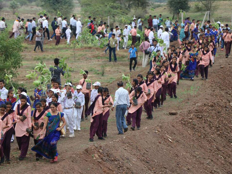 1.5m Volunteers in India Plant Record-Breaking 66 Million Trees in 12 Hours