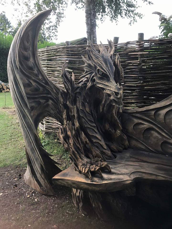 wood dragon bench by igor loskutow 3 Igor Loskutow Used a Chainsaw to Carve this Incredible Dragon Bench