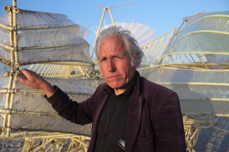 Strandbeests: The Kinetic Beach Walkers Powered by the Wind » TwistedSifter