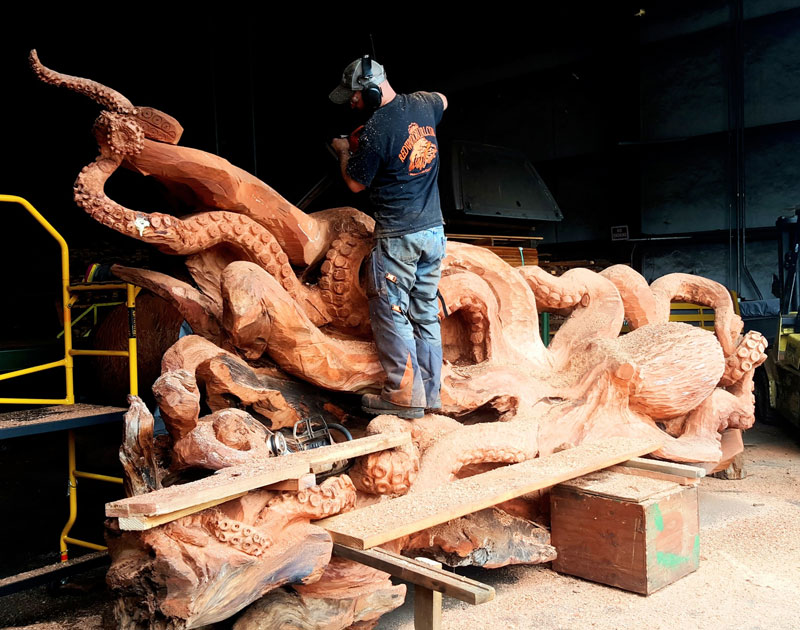octopus carved from fallen redwood by jeffrey michael samudosky 1 Artist Transforms Fallen Redwood Into Giant Octopus (15 Photos)