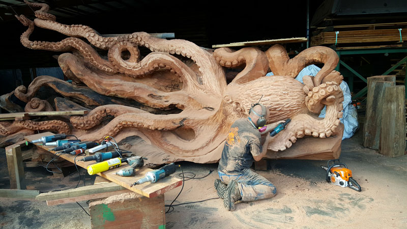 octopus carved from fallen redwood by jeffrey michael samudosky 13 Artist Transforms Fallen Redwood Into Giant Octopus (15 Photos)
