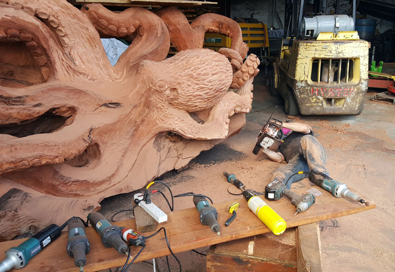octopus carved from fallen redwood by jeffrey michael samudosky 6 Artist Transforms Fallen Redwood Into Giant Octopus (15 Photos)