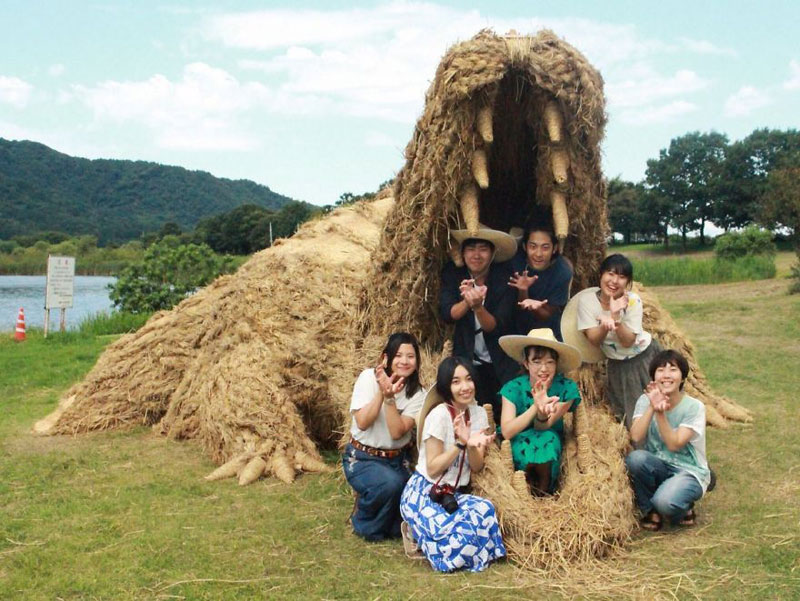 giant straw animals japan wara art festival 2017 6 Every Year Japanese Art Students Get Together and Make Giant Animals Out of Straw