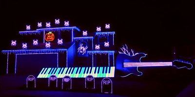 Guy Goes All Out on 'Nightmare Before Christmas' Halloween Light Show