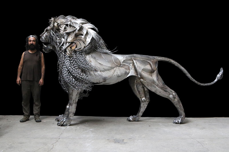 lion sculpture made from hammered steel by selcuk yilmaz 1 Unbelievable Lion Sculpture Made from Hammered Steel