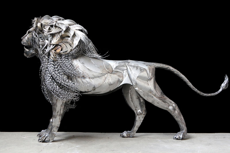 lion sculpture made from hammered steel by selcuk yilmaz 4 Unbelievable Lion Sculpture Made from Hammered Steel