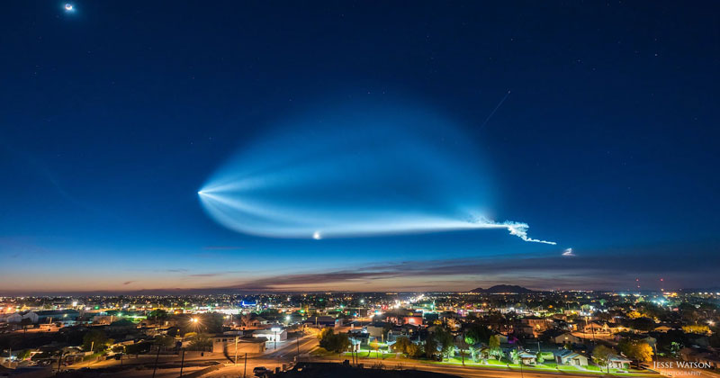 This Amazing SpaceX Rocket Timelapse Shows Why People Thought They Saw a UFO