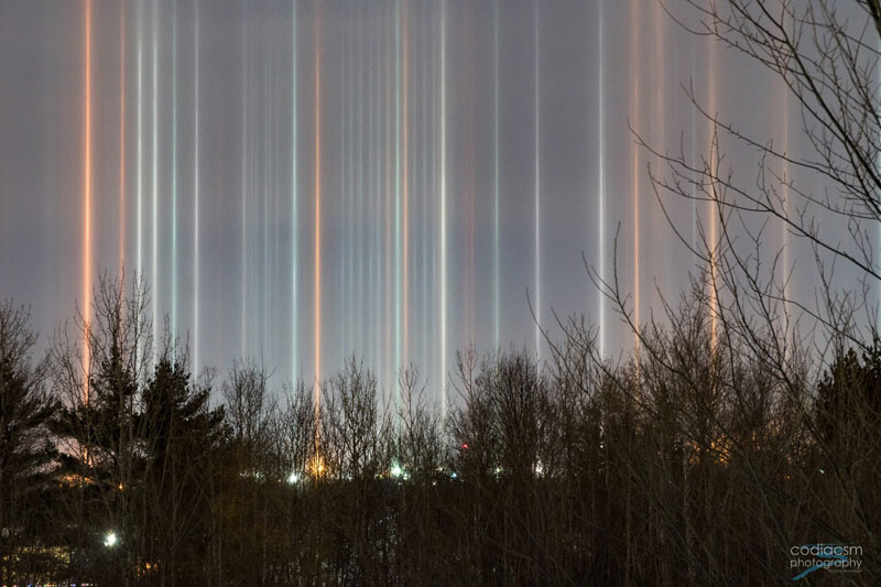 light pillars in moncton canada by sophie melanson 4 Amazing Light Pillars Spotted Over Moncton, New Brunswick, Canada