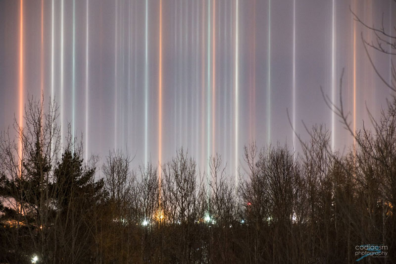 light pillars in moncton canada by sophie melanson 5 Amazing Light Pillars Spotted Over Moncton, New Brunswick, Canada