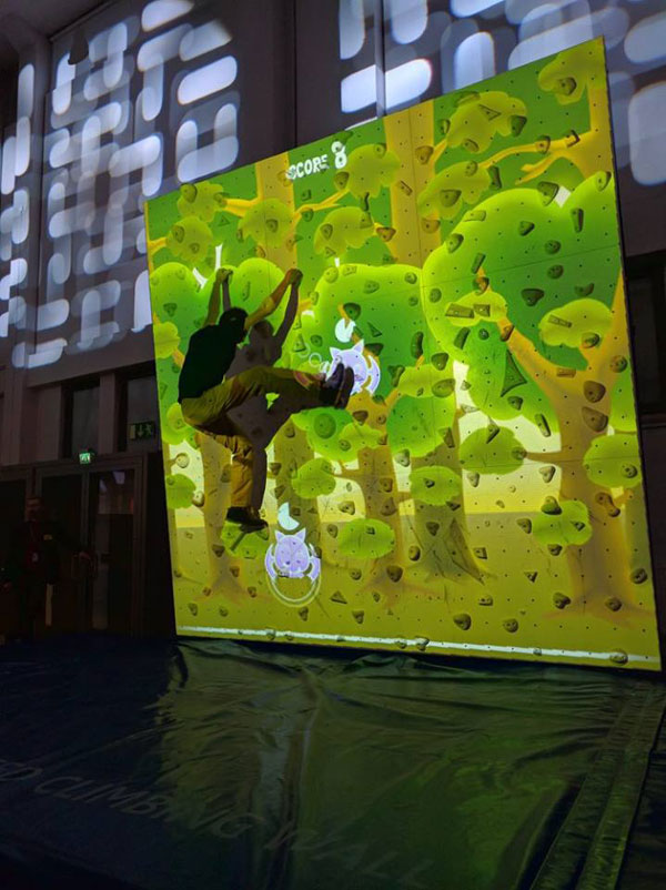 pong climbing wall augmented reality climbing wall 1 This Augmented Climbing Wall Lets You Play Pong Against Your Friends