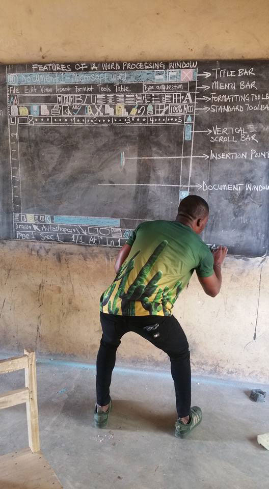 teacher using chalkboard to teach ms word draws praise and sparks ire 2 Teacher Using Chalkboard to Teach MS Word Draws Praise and Sparks Ire