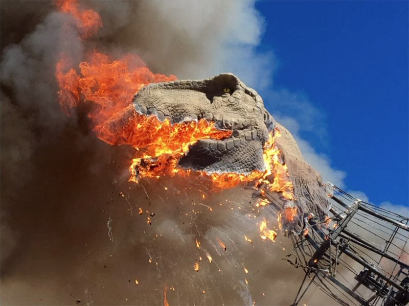 animatronic trex on fire 5 A Life Size Animatronic T Rex Burst Into Flames and the Pics are Metal AF